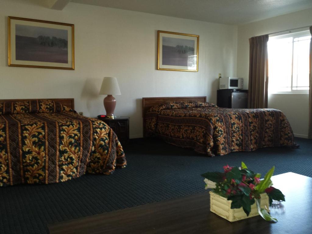 New Kansan Motel Rancho Cucamonga Room photo